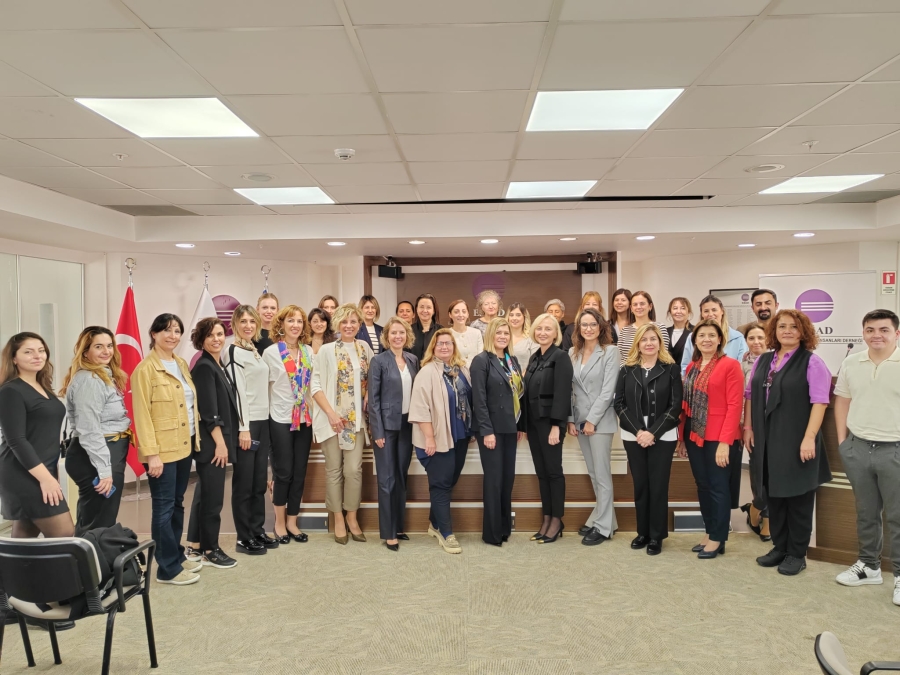 TÜSİAD Desteğiyle YenidenBiz “100. Yılda 1000 Kadın” Projesinin İzmir Tanıtım Toplantısı ESİAD Ev Sahipliğinde Gerçekleşti