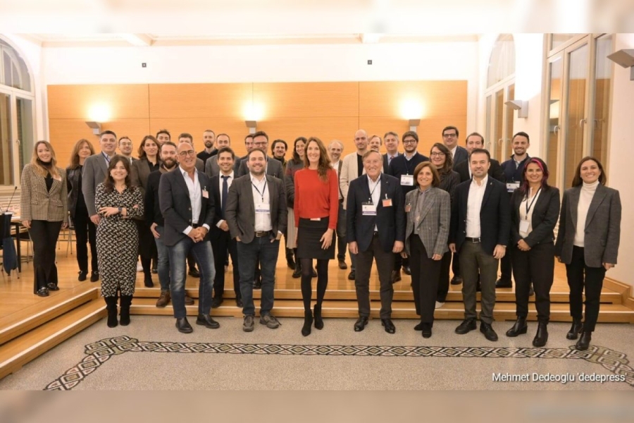 Berlin Bosphorus Initiative Girişimcilik Topluluğu, 21 Kasım Pazartesi günü Berlin’de Eczacıbaşı Holding Yönetim Kurulu Başkanı Bülent Eczacıbaşı ve Allianz Asset Management Direktörü Anna Sophie Herken’i ağırladı