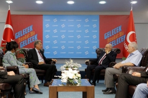 TÜSİAD Yönetim Kurulu siyasi partilerle temaslar kapsamında Saadet Partisi Genel Başkanı Temel Karamollaoğlu İle biraraya geldi