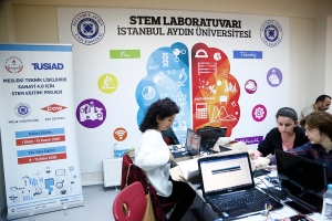 STEM ELÇİSİ ÖĞRETMENLER BİLİM VE TEKNOLOJİ ATILIMI İÇİN OKULLARINA DÖNÜYOR
