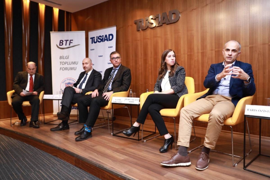 Blok zinciri teknolojisinin iş hayatına etkileri Bilkent Üniversitesi – TÜSİAD Bilgi Toplumu Forumu (BTF) tarafından düzenlenen “İş Hayatında Blok Zinciri 2019 Konferansı”nda tartışıldı