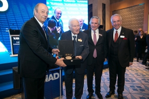 TÜSİAD'IN KURUCU KUŞAĞININ TEMSİLCİLERİNE TEŞEKKÜR TÖRENİ DÜZENLENDİ